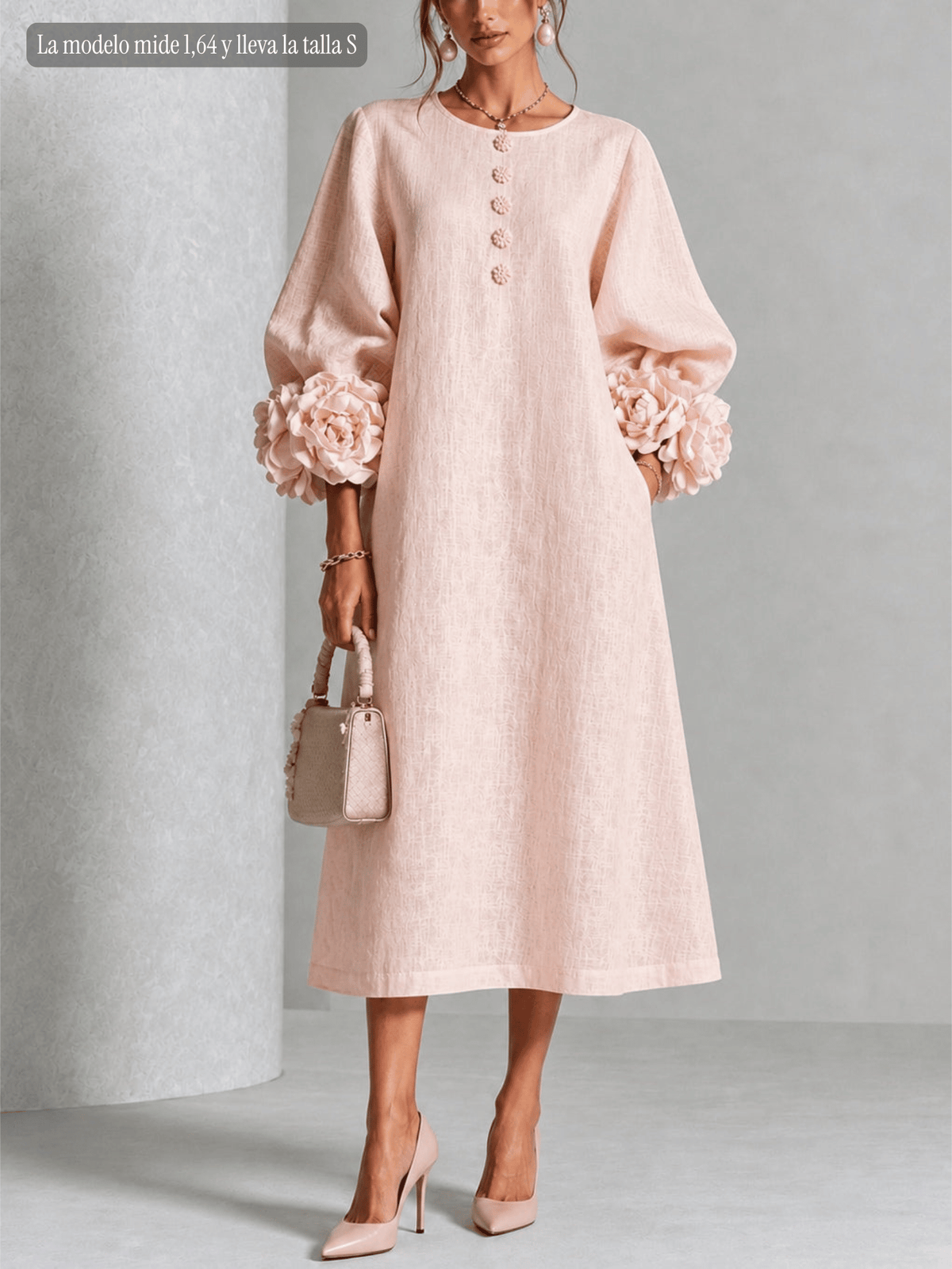 Vestido Midi Rosa con Botones de Flores y Mangas Florales Extravagantes