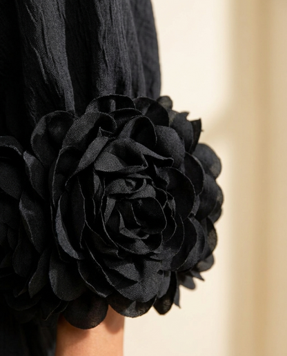 Vestido Midi Negro Floral con Botones y Mangas Florales Extravagantes