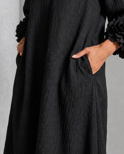 Vestido Midi Negro Floral con Botones y Mangas Florales Extravagantes